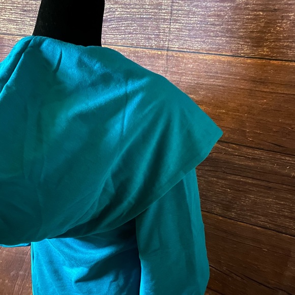 🆕 Jade Jacket with Hood - Picture 16 of 17